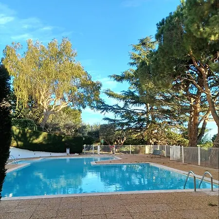A Avec Piscine Apartment